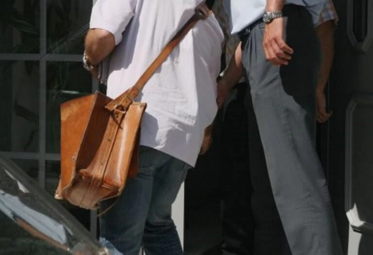 Κινηματογραφική ληστεία σε γυναίκα ταχυδρόμο – Βούτηξαν τα χρήματα των συντάξεων